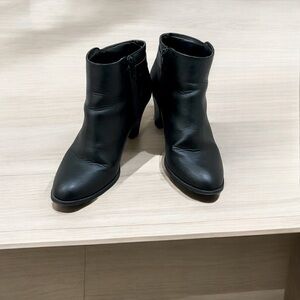 Jones New York Ankle Boots (Pre-owned)